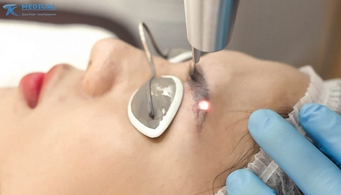 Máy cần có nhiều bước sóng điều trị